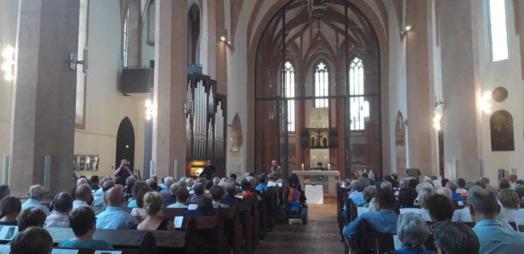 Ökumenischer Gottesdienst für friedliches Zusammenleben ein Jahr nach ausländerfeindlichen Ausschreitungen in Chemnitz